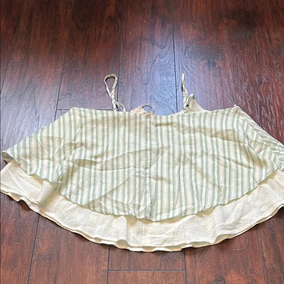 Hem & Thread Green and Cream Top with Boxy Asymmetrical Style - Picture 3 of 4